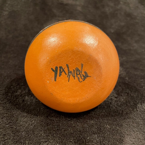 Navajo pottery. Signs by artist - Picture 6 of 7